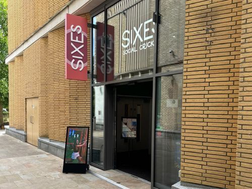 digital signage screen large monitor